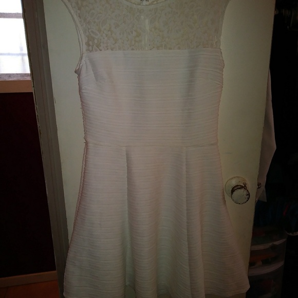 White Dress with lace - Picture 2 of 7